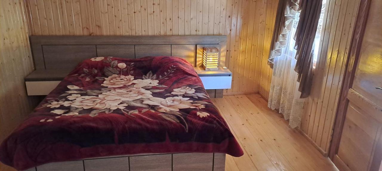 Guest House Lailashi Surmushi Eksteriør bilde