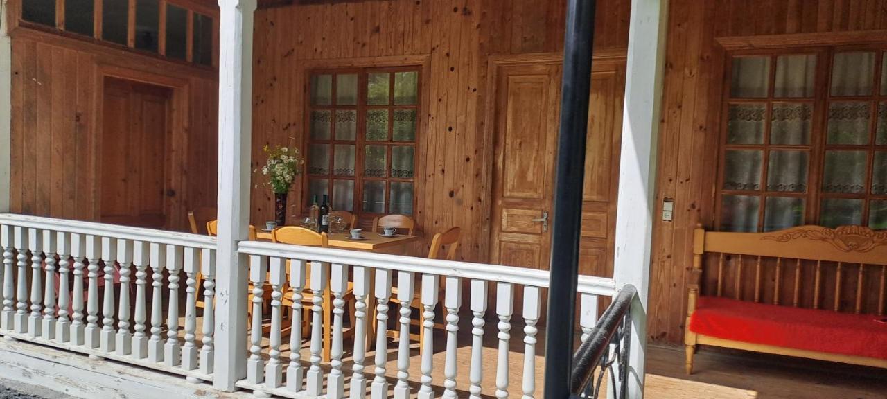 Guest House Lailashi Surmushi Eksteriør bilde